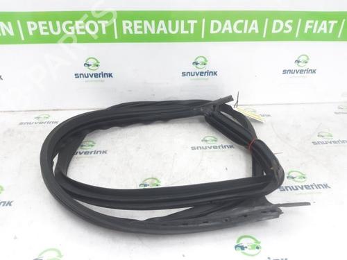 Used Rubber door seal Rubber door seal TESLA MODEL 3 (5YJ3) EV AWD (441 hp) 40583168 40583168