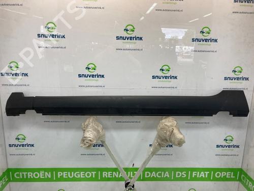Venstre side kjol PEUGEOT 2008 I (CU_) 1.2 THP 130 / PureTech 130 (130 hp) 19103175