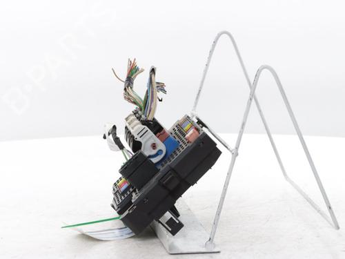 Fuse box PEUGEOT 508 SW I (8E_) 2.0 HDi RXH Hybrid4 | BP30758642E1