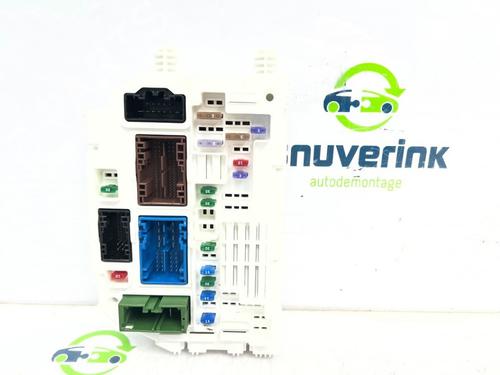 Used Fuse box Fuse box 13651883 13651883