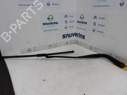 front-windshield-wiper-arm-renault-trafic-iii-van-fg_-2014-40568429 main image