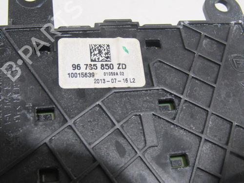 Switch CITROËN DS5 2.0 HDi 200 Hybrid4 All-wheel Drive | BP23122344I30 