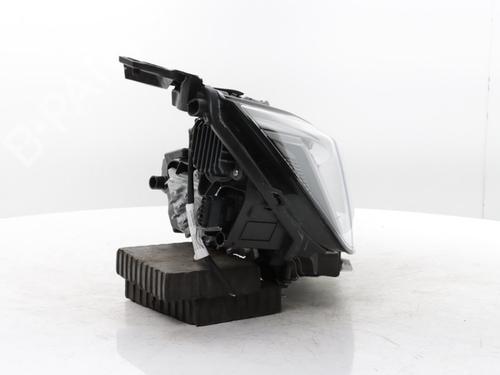 Right headlight PEUGEOT 2008 II (UD_, US_, UY_, UJ_, UR_, UC_) 1.2 PureTech 130 (USHNS, URHNS) | BP31960787C29 