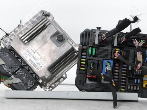 Used Engine control unit (ECU) Engine control unit (ECU) OPEL VIVARO C Van (K0) 1.5 (102 hp) 31960739 31960739