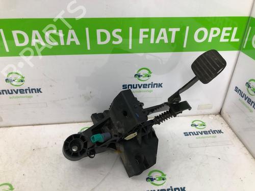 Used Clutch pedal RENAULT TRAFIC III Van (FG_) 1.6 dCi 145 (FGMG) (145 hp) 17805771