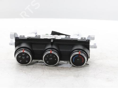 climate-control-renault-clio-v-b7_-2019-38111231 main image
