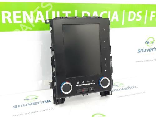 Used Display monitor RENAULT MEGANE IV Grandtour (K9A/M/N_) 1.2 TCe 130 (K9MR) (130 hp) 13324364