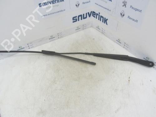 Used Front windshield wiper arm RENAULT MEGANE III Grandtour (KZ0/1) 1.2 TCe (KZ2B, KZ11) (116 hp) 15649490
