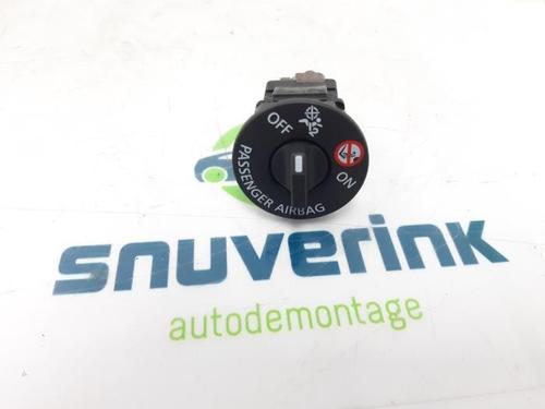Used Electronic module Electronic module RENAULT TWINGO III (BCM_, BCA_) Z.E: (BCA1) (82 hp) 40573212 40573212