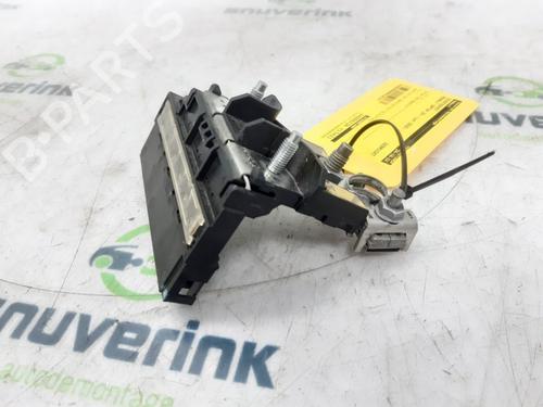 Used Fuse box RENAULT CAPTUR II (HF_) TCe 130 (HFMF) (131 hp) 21194804