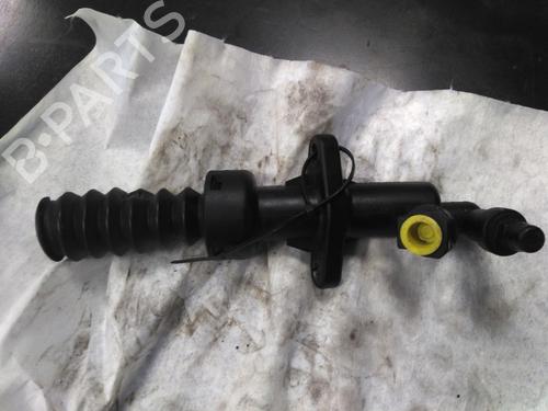 Used Clutch slave cylinder CITROËN C4 I (LC_) 1.6 HDi (90 hp) 15181349