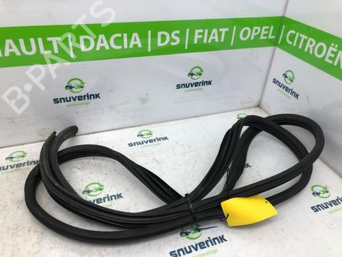 Used Rubber door seal RENAULT TRAFIC III Van (FG_) 1.6 dCi 145 (FGMG) (145 hp) 18730765
