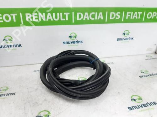 Used Rubber door seal Rubber door seal RENAULT MEGANE E-TECH SUV EV60 (BNJ1) (218 hp) 40583086 40583086