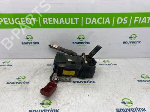 Used Fuse box Fuse box 17465704 17465704