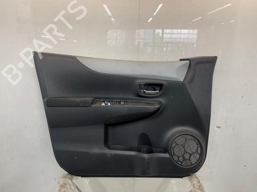 Forreste venstre beklædning TOYOTA YARIS (_P13_) 1.5 Hybrid (NHP130_, NHP130) (101 hp) 31050275