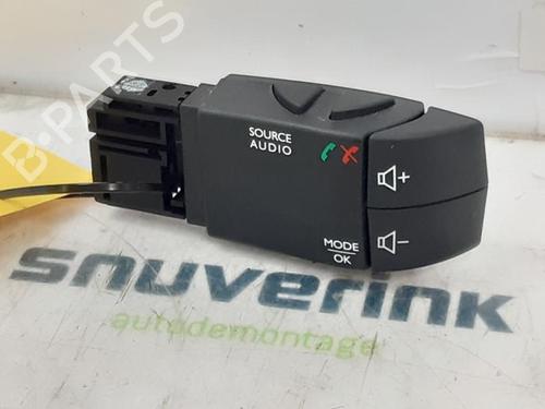 steering-wheel-controls-renault-clio-iv-bh_-2012-2013-2014-2015-2016-2017-2018-2019-2020-2021-40574273 main image