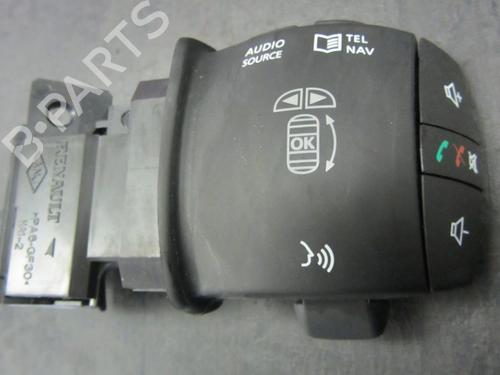 Used Steering wheel controls RENAULT LAGUNA III Grandtour (KT0/1) 2.0 dCi GT (KT11, KT1E, KT1N) (178 hp) 17763848