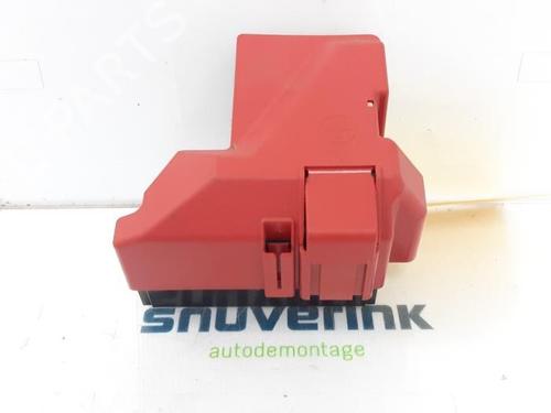 Used Fuse box Fuse box RENAULT CLIO V (B7_) 1.0 TCe 90 (B7MT) (91 hp) 40582489 40582489