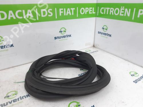 Used Rubber door seal CITROËN C4 III (BA_, BB_, BC_) 1.2 PureTech 100 (BAHNEA, BAHNKA) (101 hp) 24159790