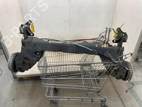 Eixo traseiro Eixo traseiro RENAULT CAPTUR I (J5_, H5_) 1.3 TCe 130 (J5NJ, J5NE) (131 hp) 33874576 33874576