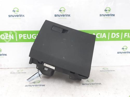 Used Glove box PEUGEOT 3008 II SUV (MC_, MR_, MJ_, M4_) 1.2 THP/ PureTech 130 (MRHNSM, MRHNSU, MRHNSJ, MRHNYW,... (131 hp) 26202801