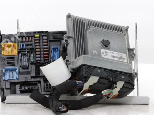 Motorstyringsenhet OPEL CORSA F (P2JO) 1.2 (68) (101 hp) 30758105