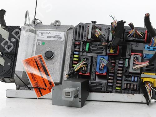 engine-control-unit-ecu-ds-ds-3-ds-3-crossback-ur_-uc_-uj_-2018-40265987 main image