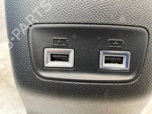 Middle console PEUGEOT 208 II (UB_, UP_, UW_, UJ_) e-208 | BP25885004I22 