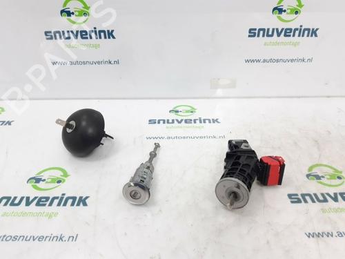 Used Ignition barrel RENAULT TWINGO III (BCM_, BCA_) 1.0 SCe 70 (71 hp) 13324548