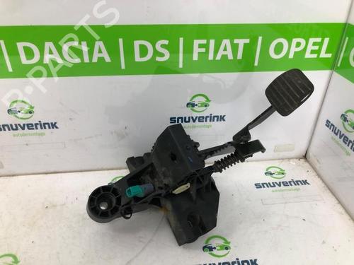 Used Clutch pedal Clutch pedal RENAULT TRAFIC III Van (FG_) 2.0 dCi 120 (FGMN) (120 hp) 40579225 40579225