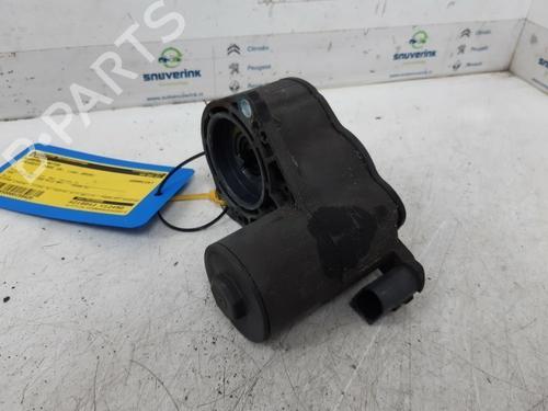 Used Electric handbrake PEUGEOT 3008 II SUV (MC_, MR_, MJ_, M4_) 1.2 THP/ PureTech 130 (MRHNSM, MRHNSU, MRHNSJ, MRHNYW,... (131 hp) 13195328