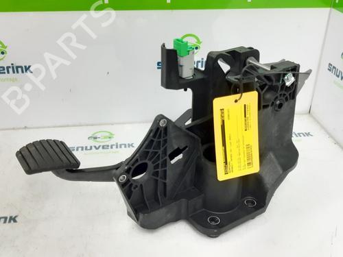 Used Break pedal RENAULT TWINGO III (BCM_, BCA_) Z.E: (BCA1) (82 hp) 23122582