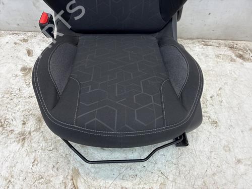 Left front seat PEUGEOT 2008 I (CU_) 1.2 THP 110 / PureTech 110 | BP30186666C15 