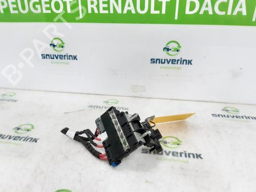 Used Fuse box RENAULT ARKANA I (LCM_, LDN_) 1.6 E-TECH 145 (LDMU) (143 hp) 18662046