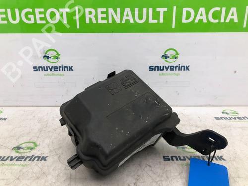 Used Fuse box Fuse box 19102776 19102776