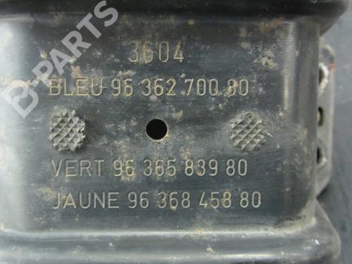 Used Engine mount Engine mount PEUGEOT 307 CC (3B) 2.0 16V (136 hp) 10784445 10784445