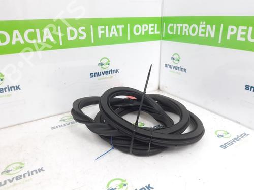 Used Rubber door seal CITROËN C4 III (BA_, BB_, BC_) 1.2 PureTech 100 (BAHNEA, BAHNKA) (101 hp) 24159785