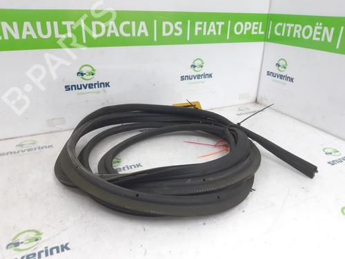 Used Rubber door seal RENAULT TRAFIC III Van (FG_) 2.0 dCi 120 (FGMN) (120 hp) 23120977