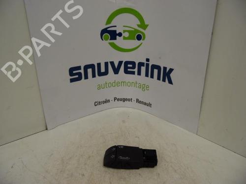 steering-wheel-controls-renault-twingo-ii-cn0_-2007-40563307 main image