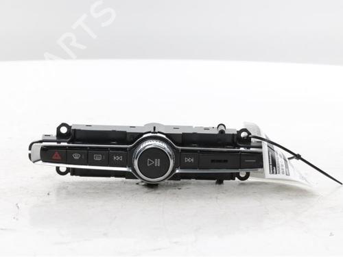 switch-volvo-v90-ii-estate-235-2016-39619111 main image