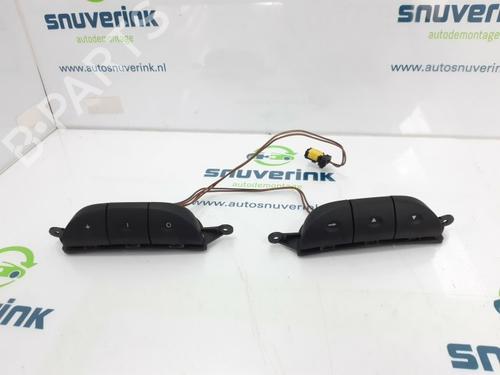Used Steering wheel controls Steering wheel controls 13193095 13193095