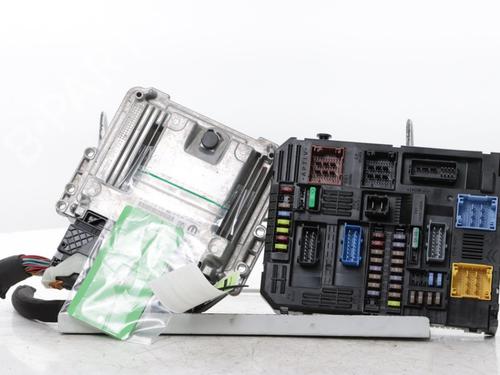 Motorstyringsenhet OPEL CORSA F (P2JO) 1.2 (68) (101 hp) 30758439