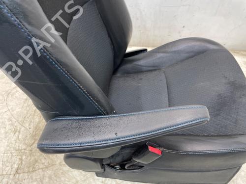 Left front seat TOYOTA YARIS (_P13_) 1.5 Hybrid (NHP130_, NHP130) | BP31050308C15