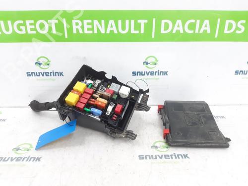 Zekeringkast PEUGEOT 3008 II SUV (MC_, MR_, MJ_, M4_) 1.2 THP/ PureTech 130 (MRHNSM, MRHNSU, MRHNSJ, MRHNYW,... (131 hp) 23393993