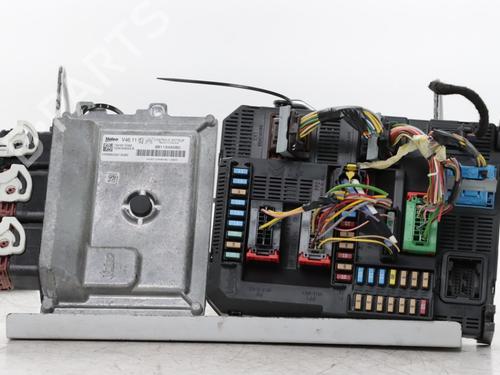 Used Engine control unit (ECU) PEUGEOT 208 I (CA_, CC_) 1.2 VTI 82 (82 hp) 31960497