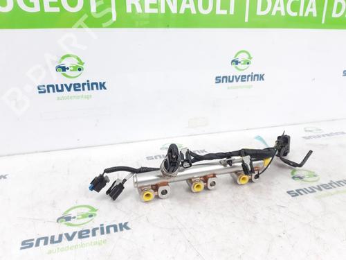 Used Injection rail Injection rail 16409445 16409445