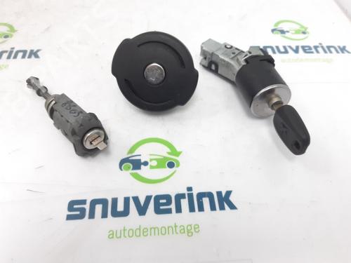 Used Ignition barrel PEUGEOT 308 SW II (LC_, LJ_, LR_, LX_, L4_) 1.6 BlueHDi 120 (120 hp) 13325313