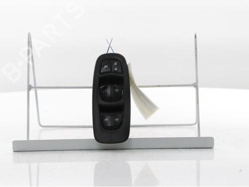 switch-renault-kadjar-ha_-hl_-2015-29241382 main image