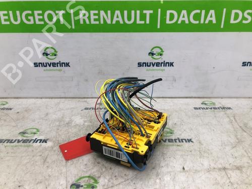 Used Fuse box Fuse box 24647674 24647674