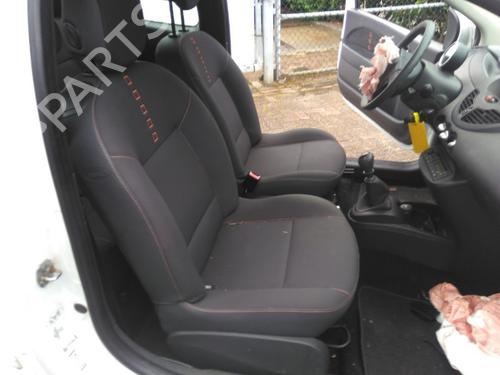 Stol høyre foran RENAULT TWINGO II (CN0_) 1.2 16V (CN0K, CN0V, CN0A) (76 hp) 26665839